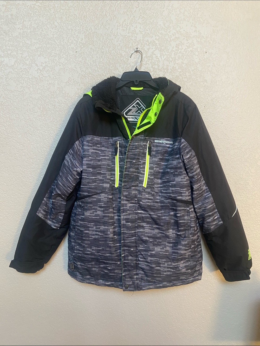 ZeroXposur Kids Black & Neon Green Camouflage-Pattern Puffer Jacket, XL/18-20